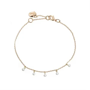 Armband med små vita pärlor